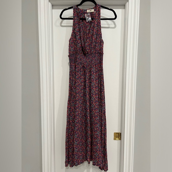 NATURAL LIFE Dresses & Skirts - Natural life mulit-colored floral v-neck dress. NWOT. Size M.